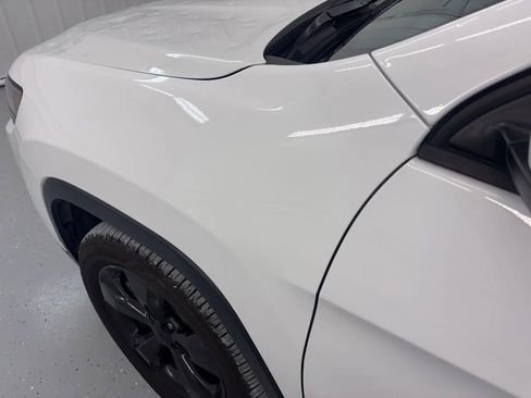 Used 2021 Jeep Cherokee Latitude Plus FWD image 19