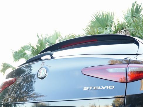 Used 2022 Alfa Romeo Stelvio Sprint image 9