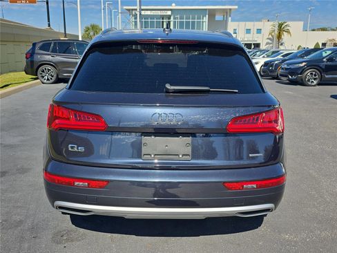 Used 2019 Audi Q5 Premium w/ Convenience Package image 3