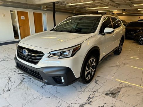 Used 2022 Subaru Outback Limited AWD/4WD image 3