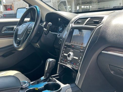 Used 2019 Ford Explorer Limited w/ Limited Luxury Package image 28