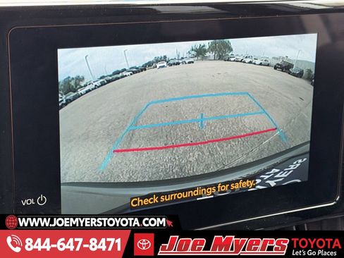 Used 2025 Toyota Corolla Cross LE image 19