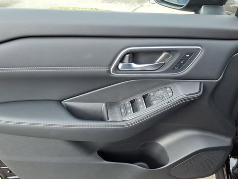 New 2026 Nissan Rogue Platinum image 5