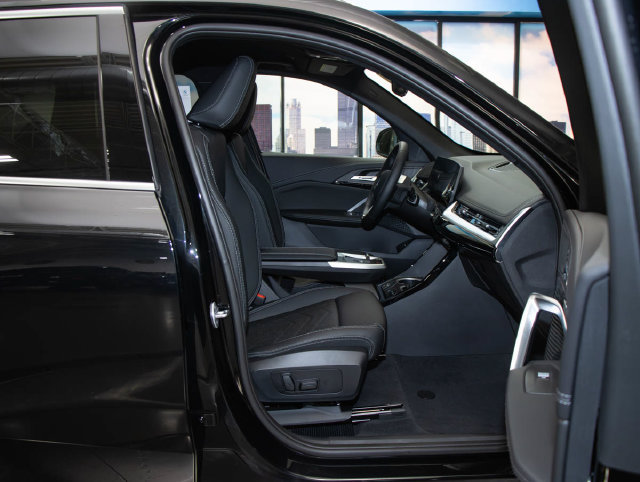 Used 2027 BMW X1 xDrive28i AWD/4WD image 18