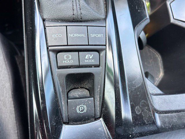 Used 2025 Toyota Camry LE w/ Convenience Package FWD image 18