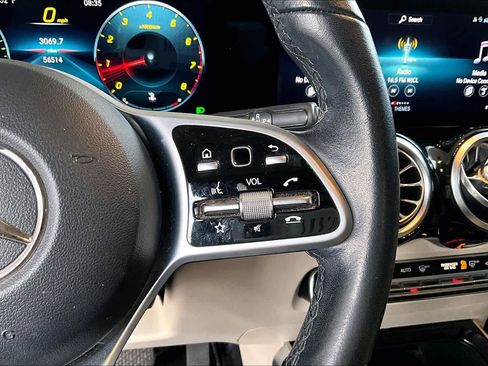 Used 2021 Mercedes-Benz GLB 250 4MATIC image 23