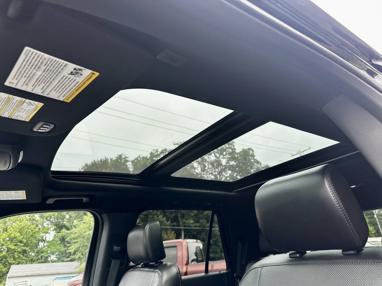 Used 2018 Ford Expedition XLT w/ Equipment Group 202A AWD/4WD image 14