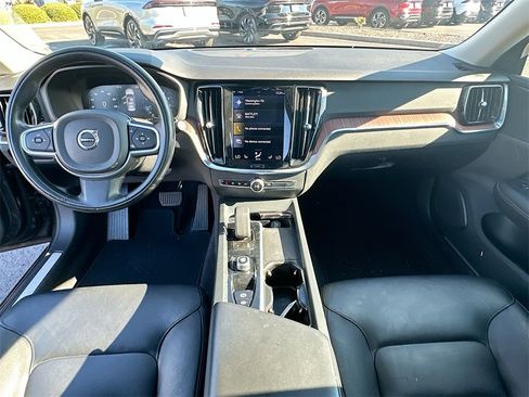 Used 2022 Volvo S60 B5 Momentum w/ Premium Package image 3