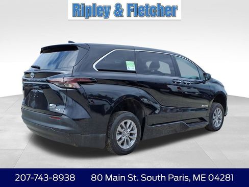Used 2025 Toyota Sienna XLE FWD image 6