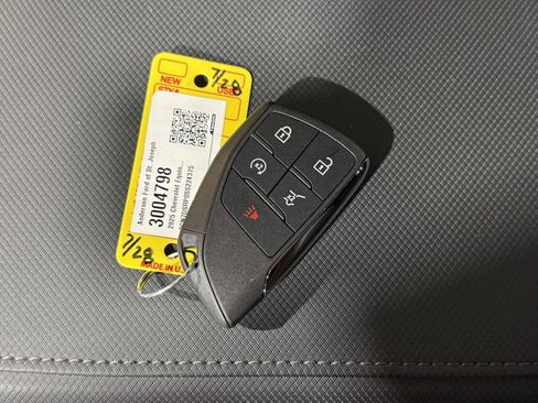 Used 2025 Chevrolet Equinox EV RS FWD image 44