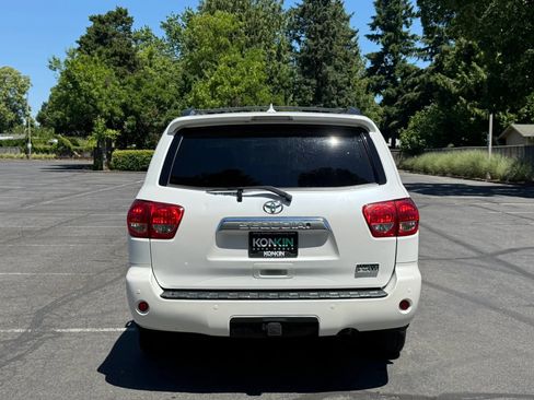 Used 2017 Toyota Sequoia Platinum AWD/4WD image 5