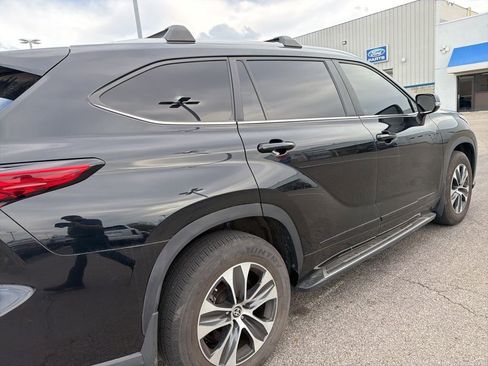Used 2023 Toyota Highlander XLE image 7