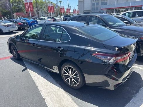 Used 2023 Toyota Camry SE FWD image 5