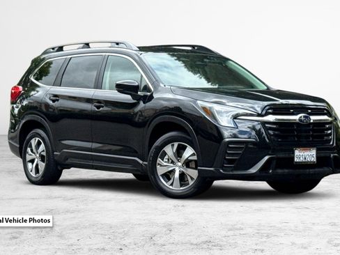 Used 2025 Subaru Ascent Premium AWD/4WD image 1