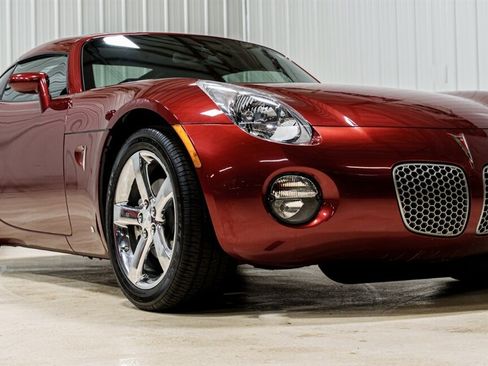 Used 2009 Pontiac Solstice Coupe w/ Premium Package image 1