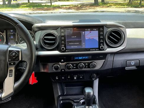 Used 2022 Toyota Tacoma SR5 AWD/4WD image 9