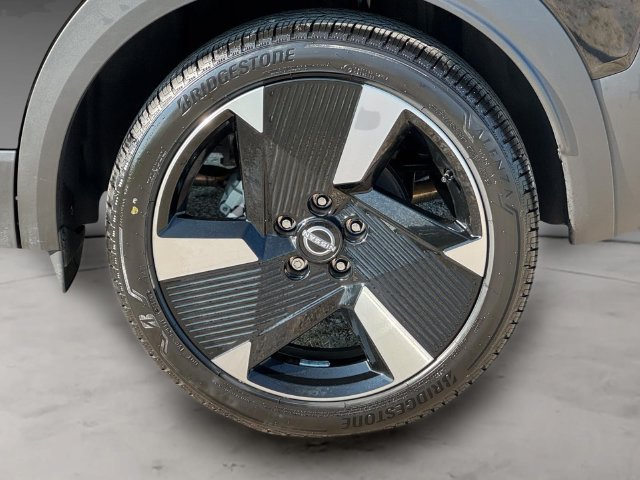 Certified 2025 Nissan Kicks SR w/ SR Premium Package AWD/4WD image 10