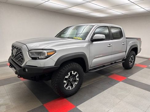 Used 2023 Toyota Tacoma TRD Off-Road w/ TRD Premium Off Road Package AWD/4WD image 3