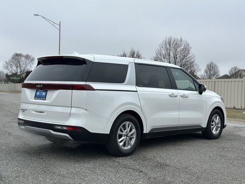 Used 2022 Kia Carnival LX image 6