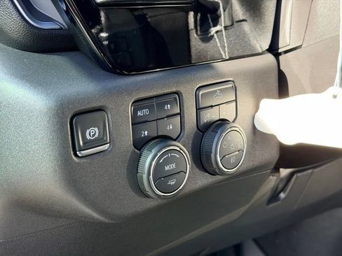 Used 2025 Chevrolet Silverado 1500 LT Trail Boss w/ Convenience Package II AWD/4WD image 9