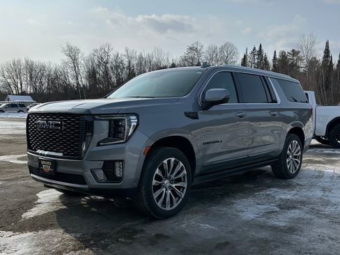 Used 2023 GMC Yukon XL Denali Ultimate AWD/4WD image 7
