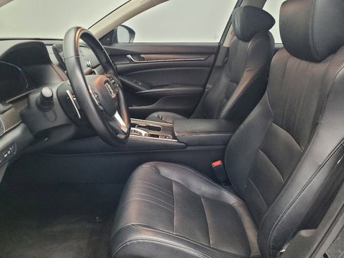 Used 2018 Honda Accord Touring image 17