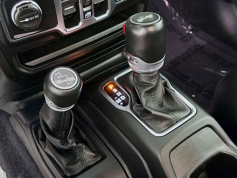 Used 2021 Jeep Wrangler Unlimited Sahara image 19