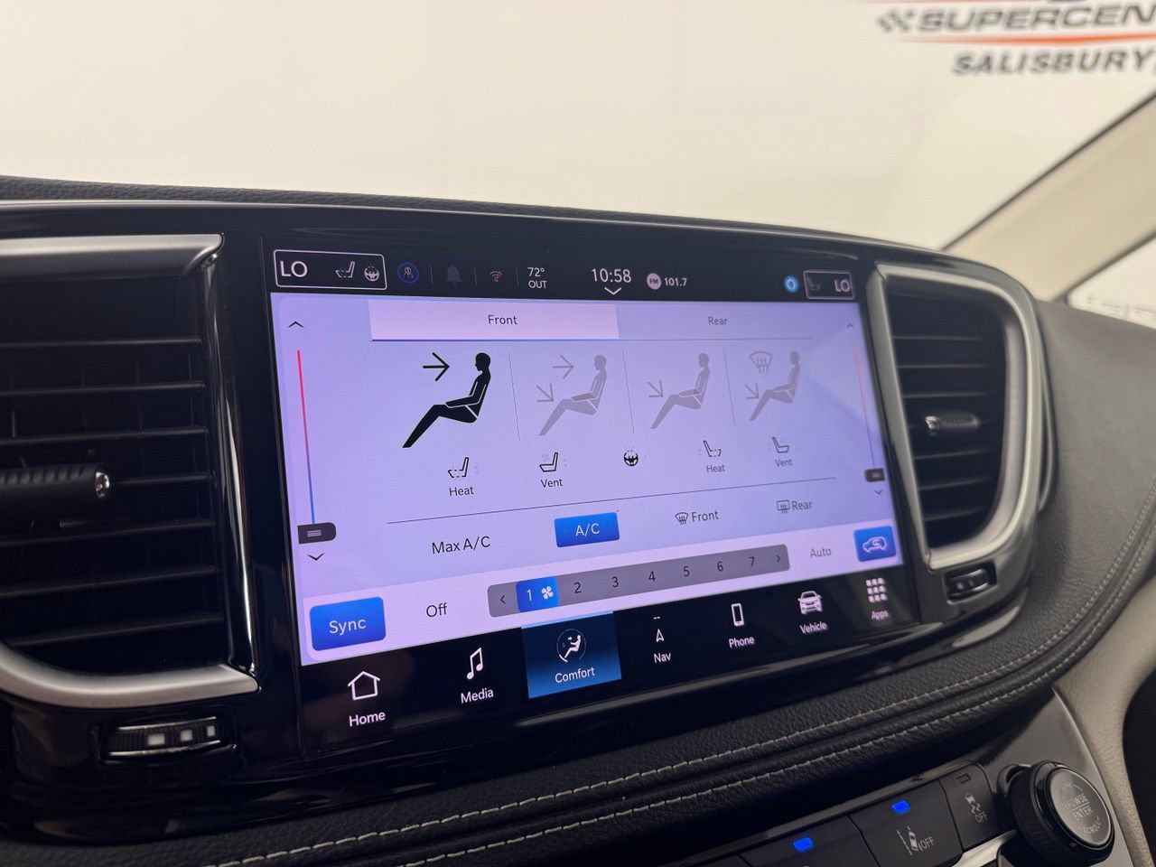 Used 2024 Chrysler Pacifica Limited FWD image 17