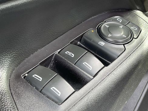 Used 2018 Chevrolet Equinox LT FWD image 15