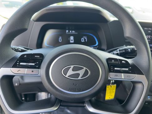 Used 2024 Hyundai Elantra SE FWD image 25