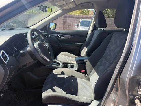 Used 2016 Nissan Rogue SV FWD image 13