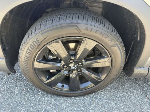 Used 2025 Honda Pilot Black Edition image 8