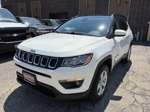 Used 2018 Jeep Compass Latitude w/ Safe & Security Group AWD/4WD image 11