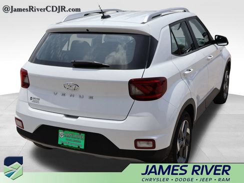 Used 2025 Hyundai Venue SEL FWD image 6