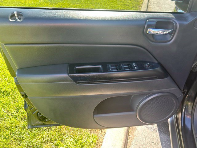 Used 2013 Jeep Compass Latitude AWD/4WD image 10