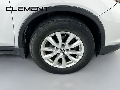 Used 2020 Nissan Rogue SV image 33