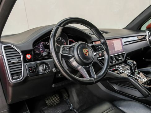 Used 2021 Porsche Cayenne image 3