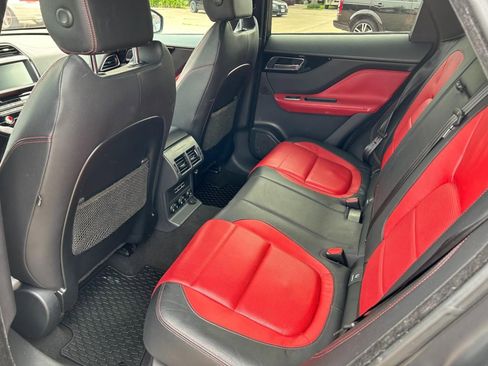 Used 2018 Jaguar F-PACE R-Sport image 11