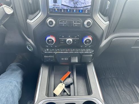 Used 2022 GMC Sierra 2500 Denali w/ Denali Ultimate Package image 11