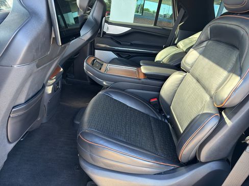 Used 2025 Lincoln Navigator Black Label AWD/4WD image 9