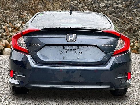 Used 2018 Honda Civic Touring image 4