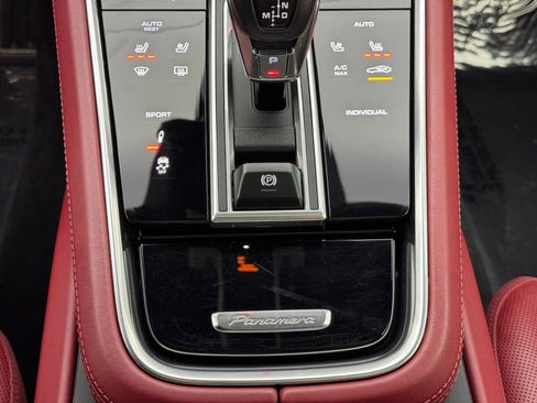 Used 2022 Porsche Panamera 4S w/ Premium Package image 35