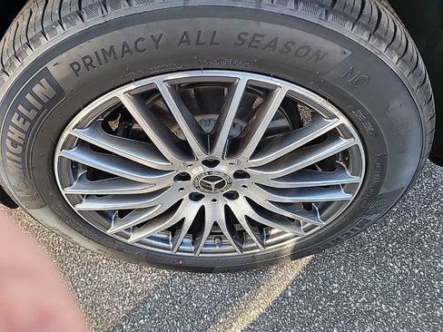 Used 2025 Mercedes-Benz GLC 300 4MATIC image 7