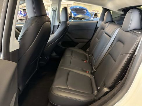 Used 2025 Tesla Model Y Long Range image 17