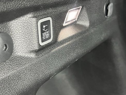 Certified 2024 Jeep Grand Cherokee L Altitude image 28