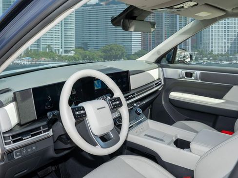 Used 2025 Hyundai Santa Fe SEL image 17