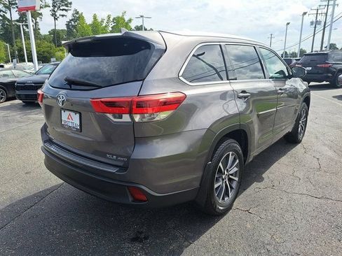 Used 2017 Toyota Highlander XLE w/ Protection Package #3 AWD/4WD image 8