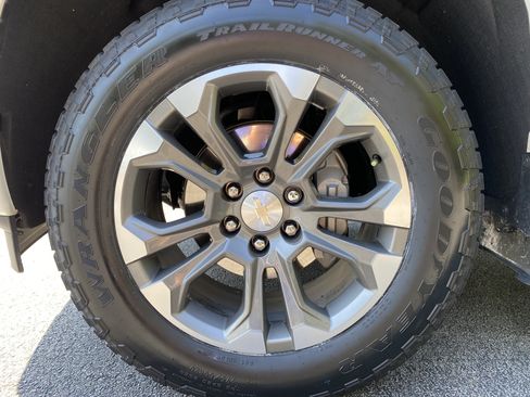 Used 2024 Chevrolet Silverado 1500 High Country w/ Technology Package AWD/4WD image 50
