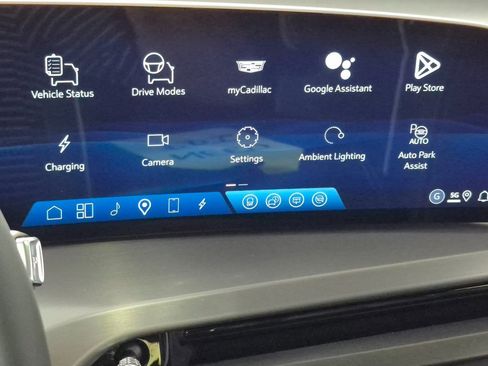 New 2026 Cadillac Vistiq Platinum w/ LPO, Floor Liner Package image 27