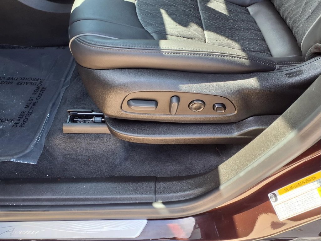 Used 2024 Buick Enclave Avenir AWD/4WD image 21